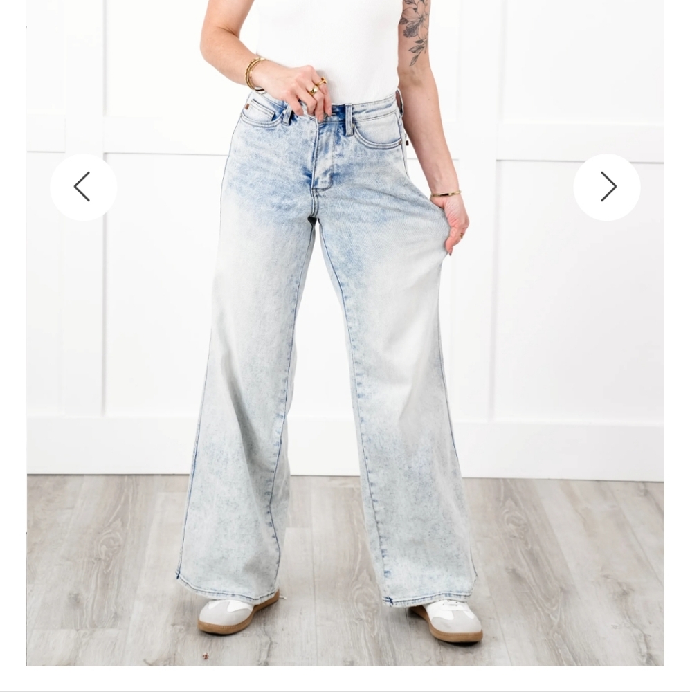 Classic Light Blue Women's Jeans - Picture 5 of 7